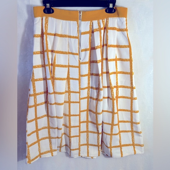 NEW YORK & COMPANY Crop Top and Midi Skirt - Matching Set - Picture 5 of 6